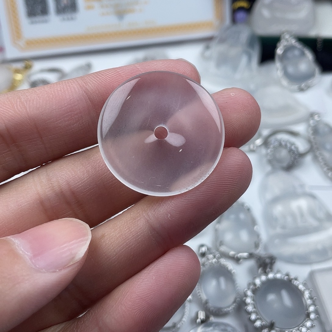 石英质玉未镶嵌颈饰