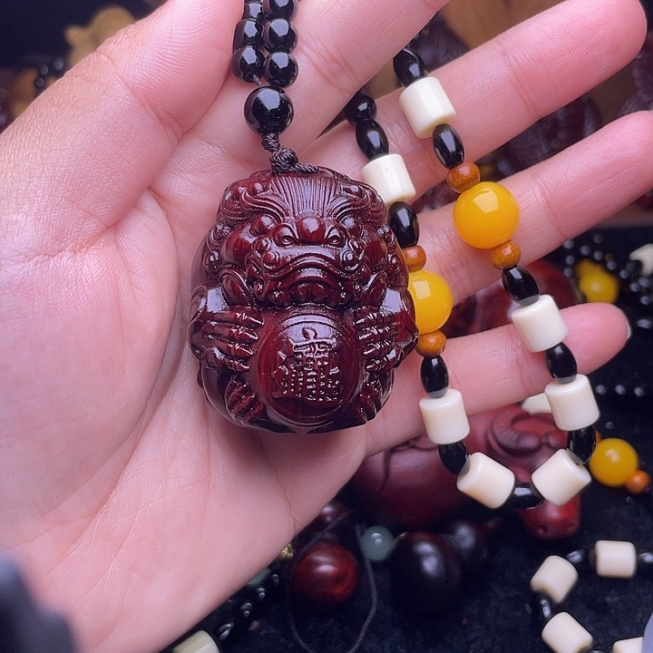 木质紫檀雕刻貔貅抱球手把件