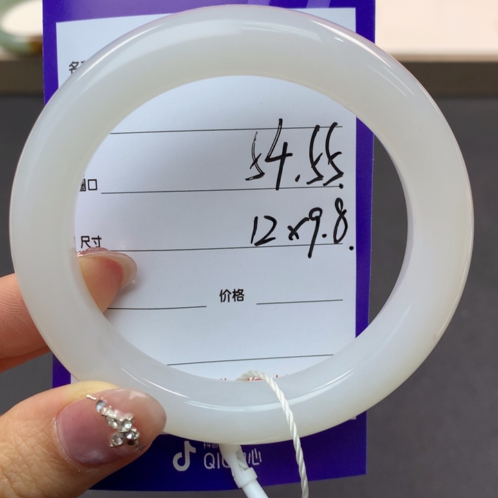 和田玉手镯未镶嵌李**?