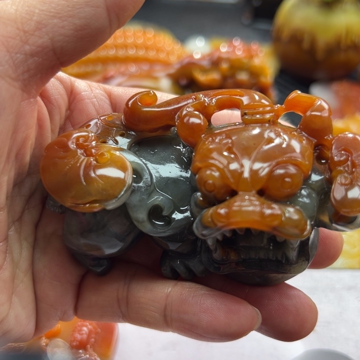 石英质玉（黄龙玉）颈饰未镶嵌善**宝