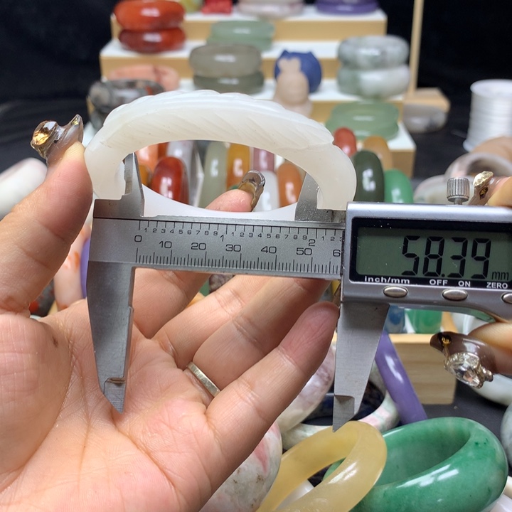 未镶嵌手镯石英质玉