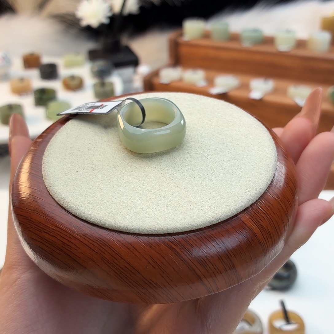 和田玉未镶嵌戒指浅水方圆17.17mmj17