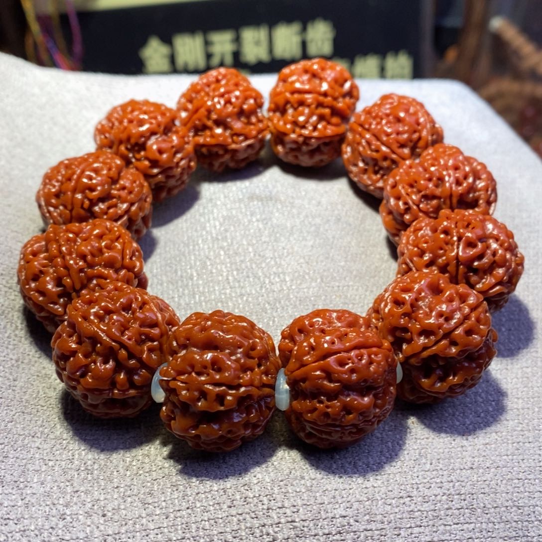 山***煤吊坠金刚菩提236肉玉华