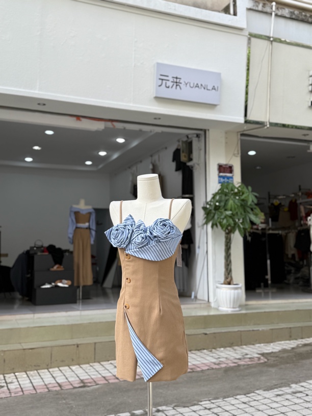 法式浪漫山茶花条纹拼接收腰短款A字吊带连衣裙女夏季