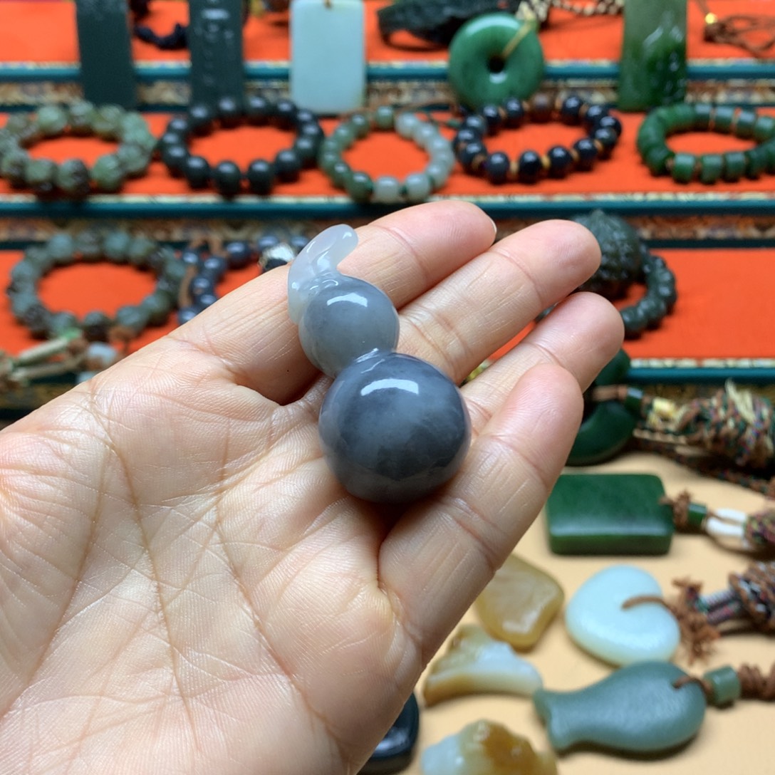 小***艺和田玉未镶嵌颈饰