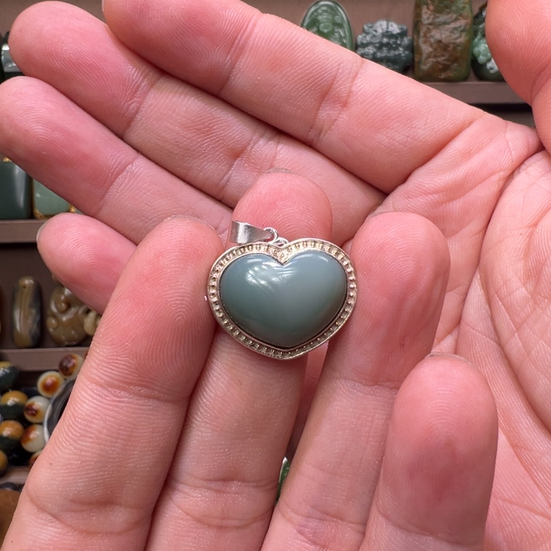 和田玉银S925镶嵌颈饰俄碧高瓷蓝微转猫起荧光爱心珠宝级无包容