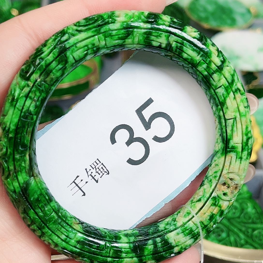 翡翠颈饰未镶嵌手镯54