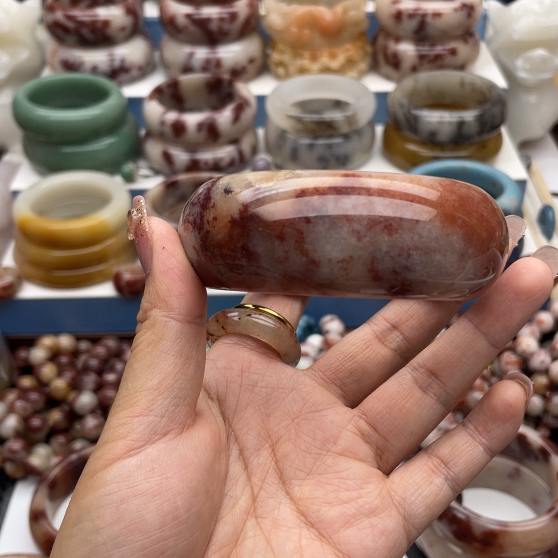 雨***琳石英质玉（佘太翠）未镶嵌手镯