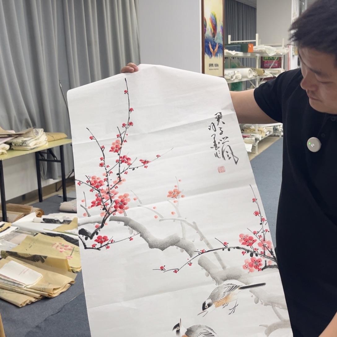 国画卖字画的小男孩