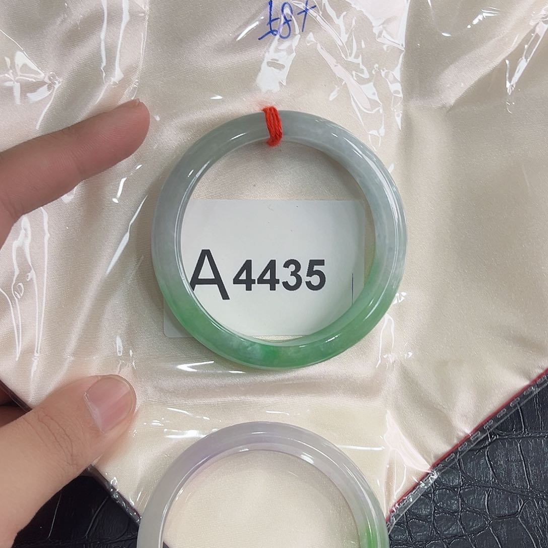 翡翠手镯未镶嵌多样性