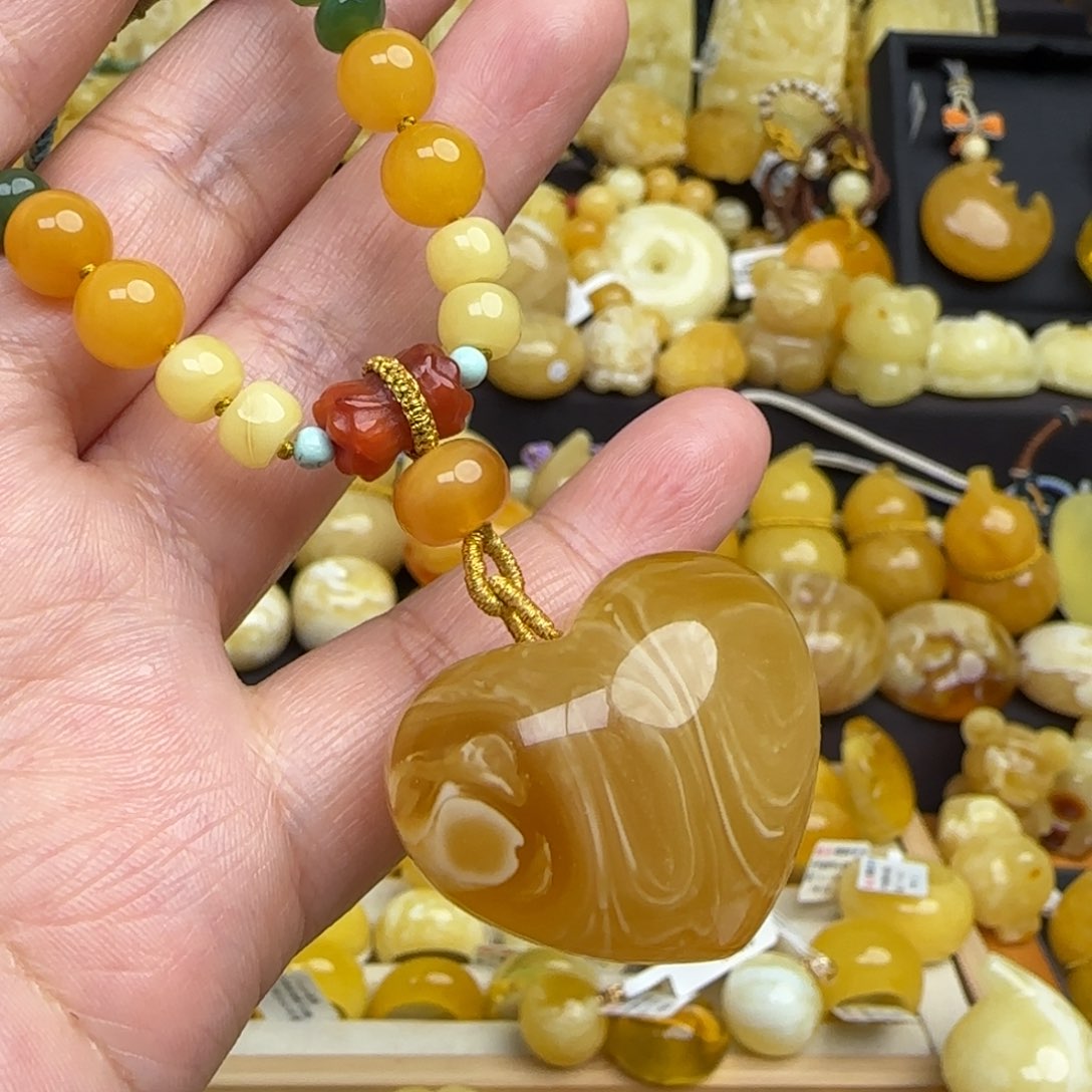 蜜蜡套链未镶嵌天然溶洞拉丝蜜蜡爱心吊坠