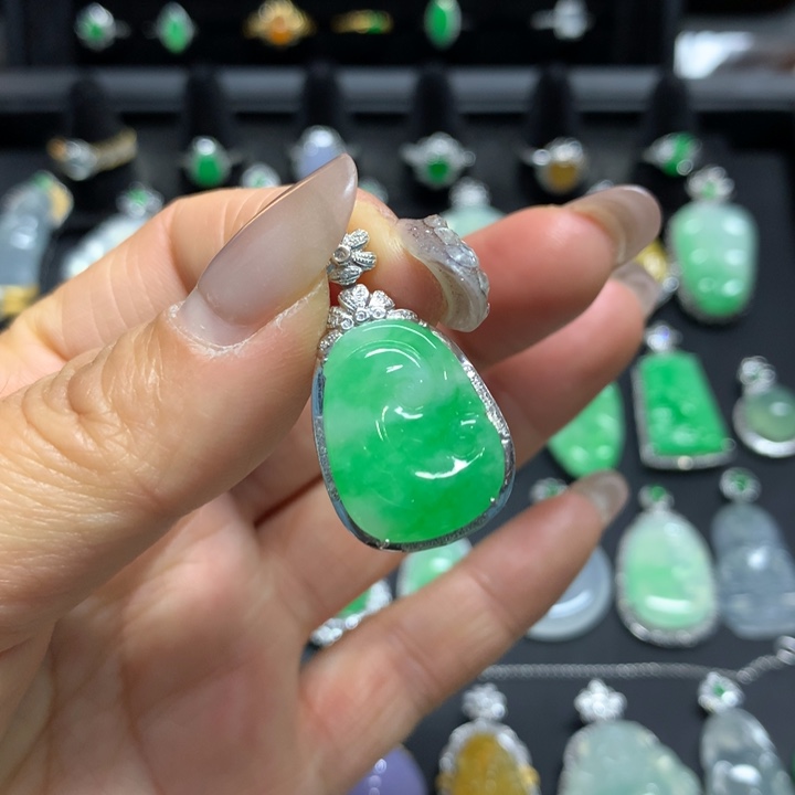 【闪购商品】翡翠颈饰18K金镶嵌吊坠