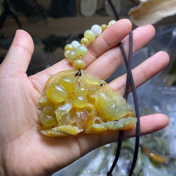 巨型玉体年年有余鲤鱼跃龙门镂空雕刻平安越盘越透就一个福利