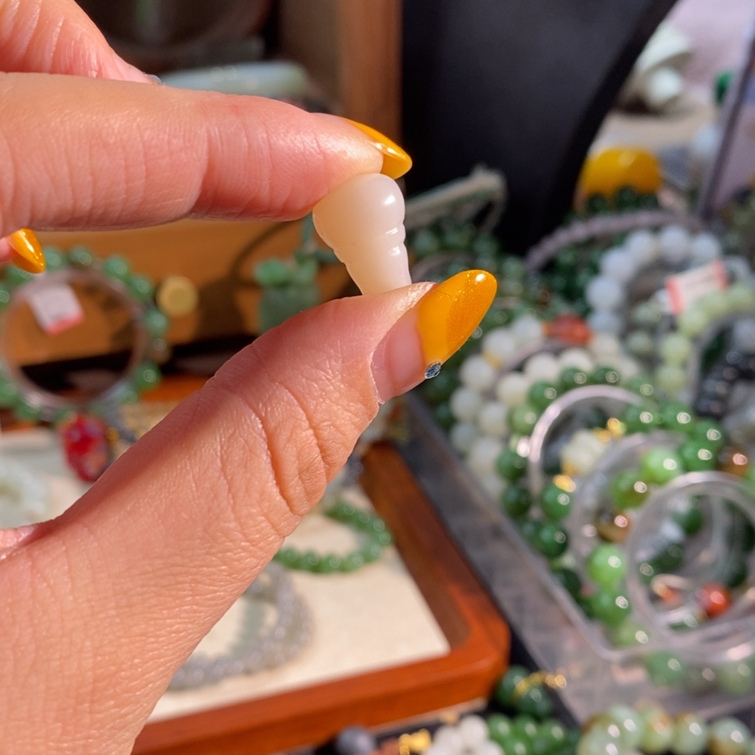 暖****和田玉未镶嵌手链