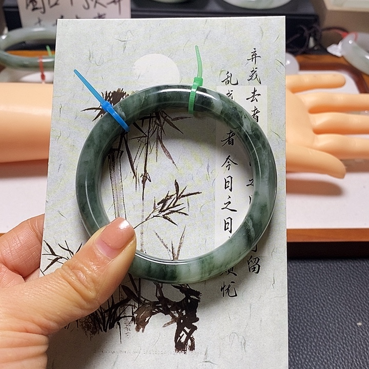 石英质玉未镶嵌手镯