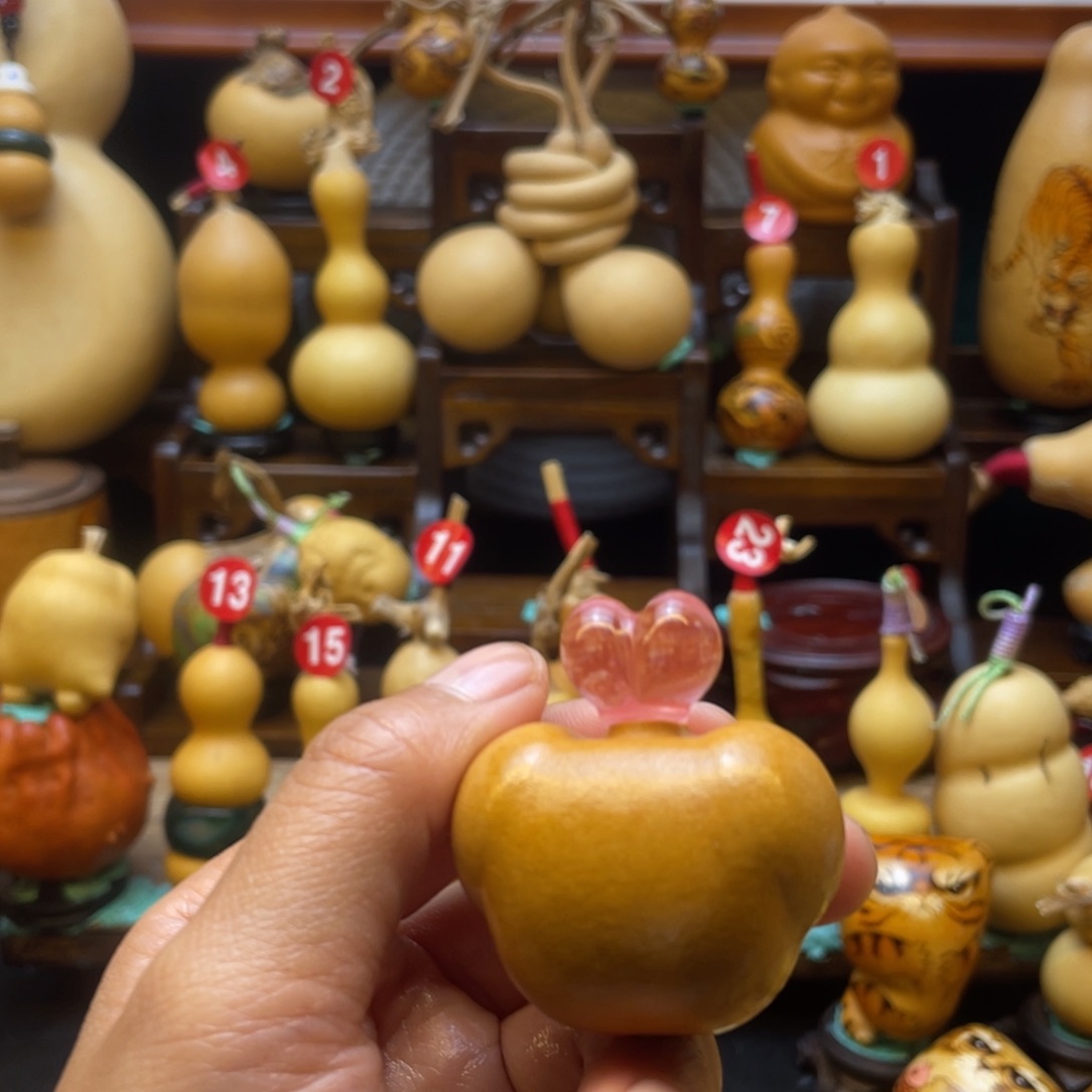 兔***?葫芦等多种颜色的花鸟画作品在全国