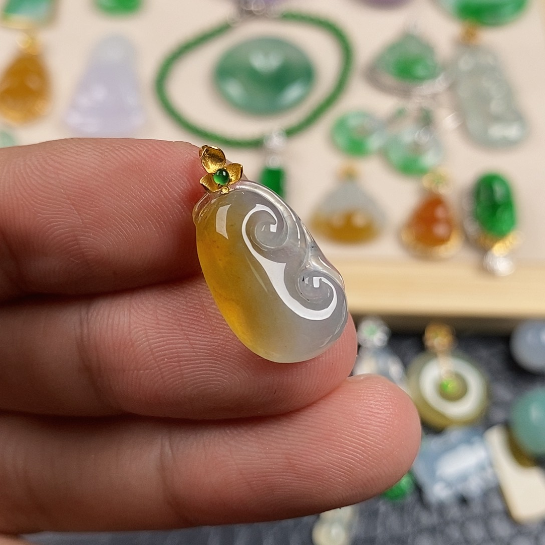 翡翠18K金镶嵌颈饰翡翠