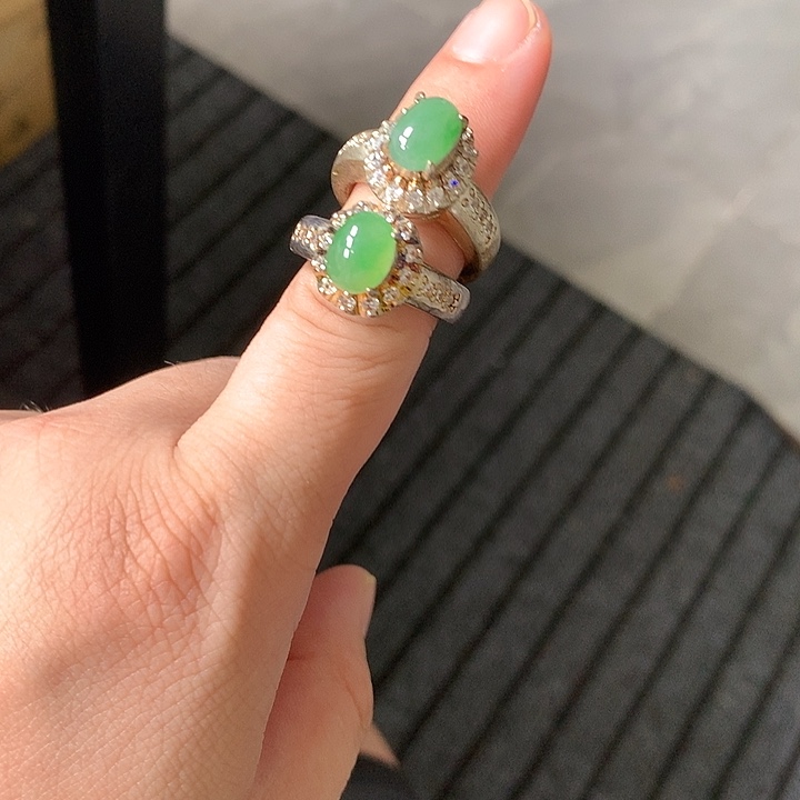 颈饰未镶嵌翡翠两个