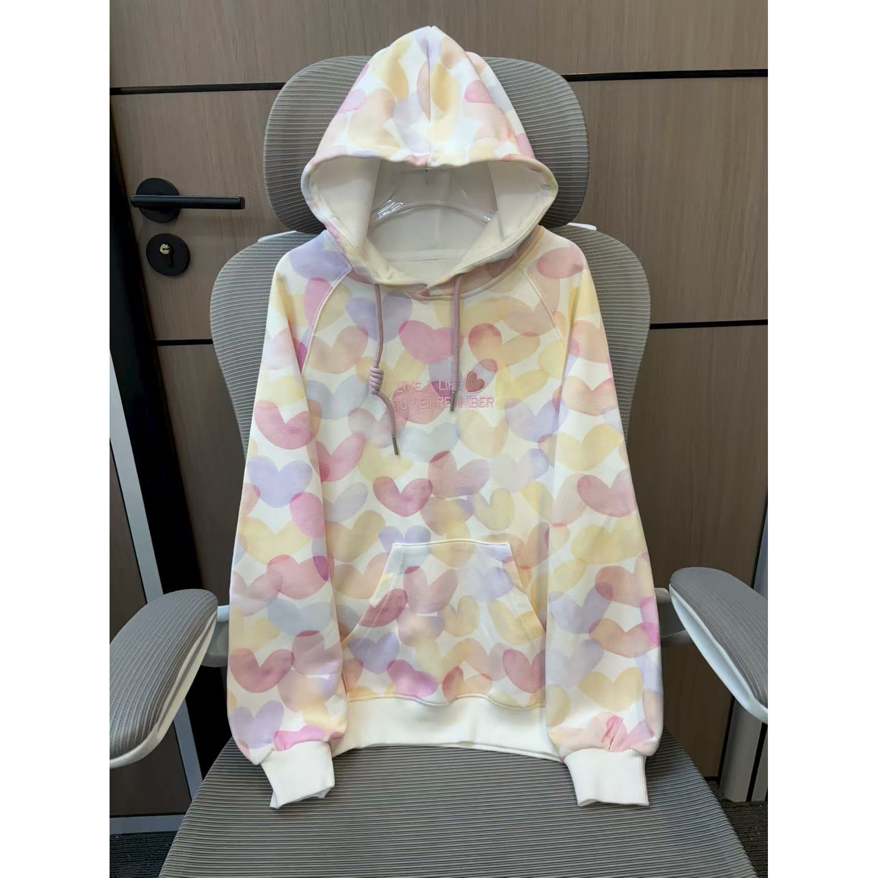 【现货】2025秋韩版东大门爱心满印带帽女童卫衣 D690 690 W B