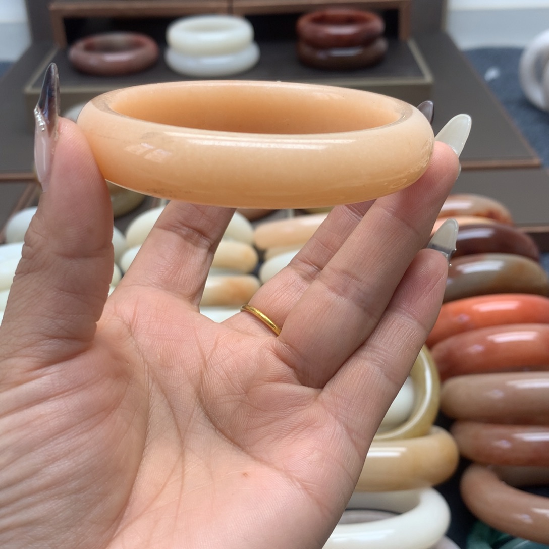 石英质玉未镶嵌手镯