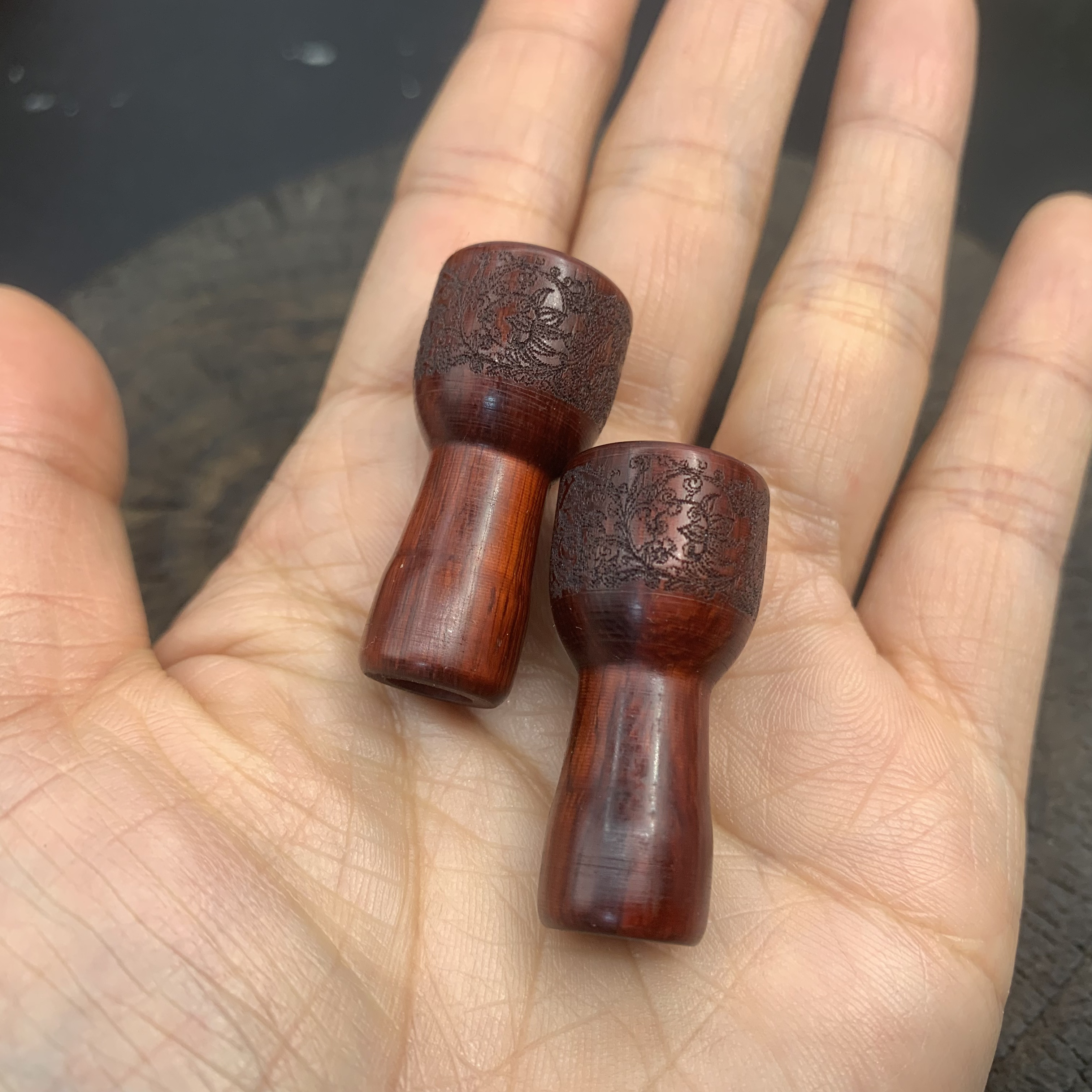  网秋粒水滴轮雕花红木握丸S/D牌通用常规款一对网秋粒