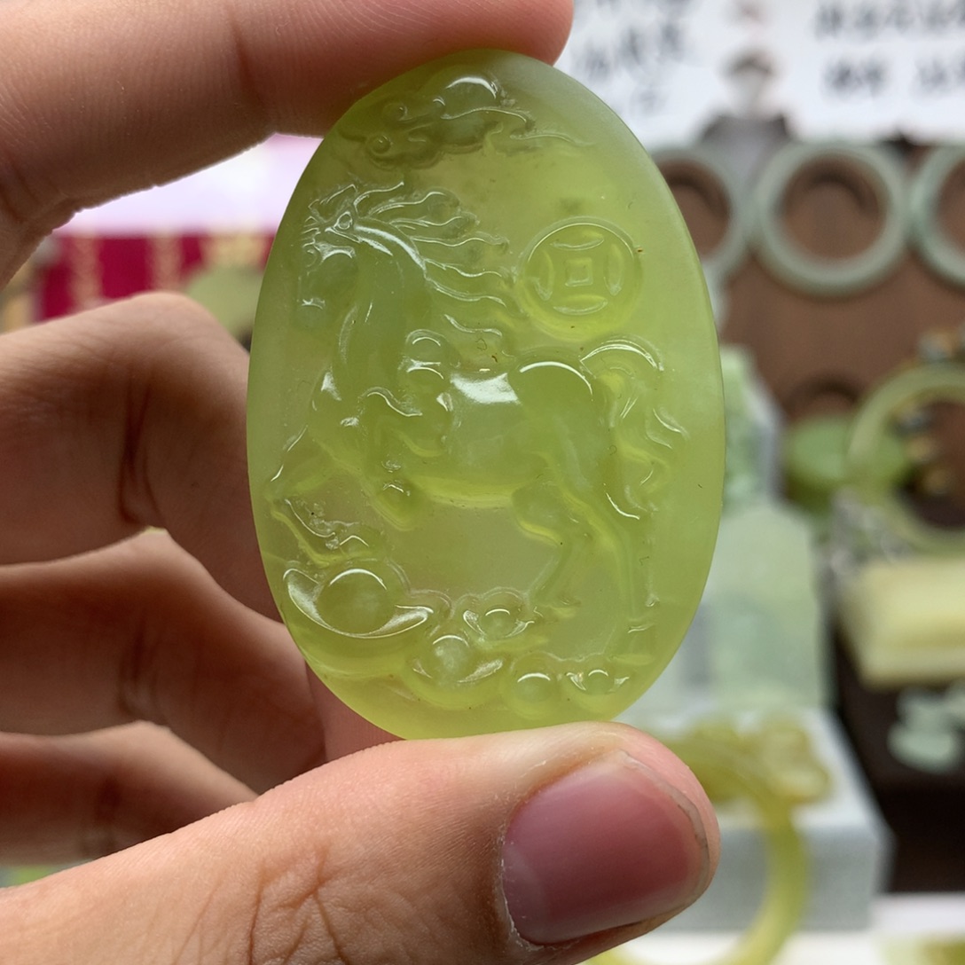 岫玉未镶嵌吊坠(赠链)