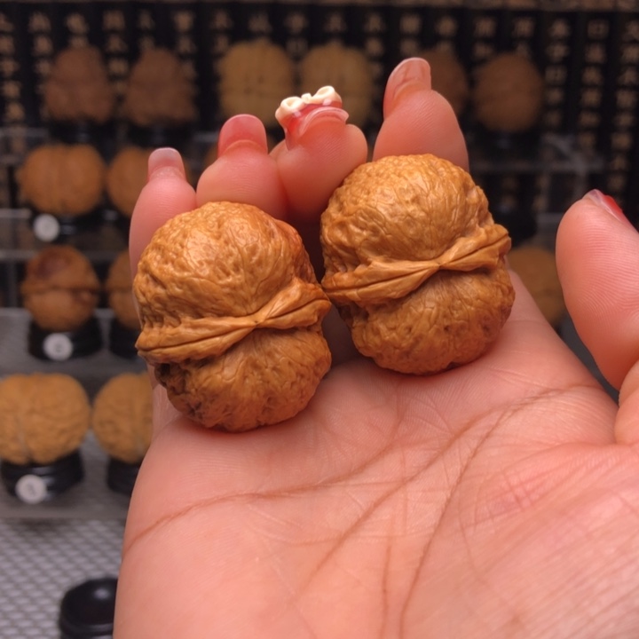 橄榄核吊坠1玉面鹦鹉