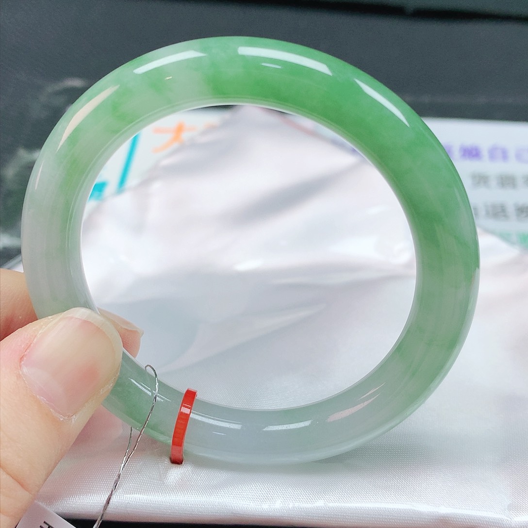 翡翠手镯未镶嵌51圆