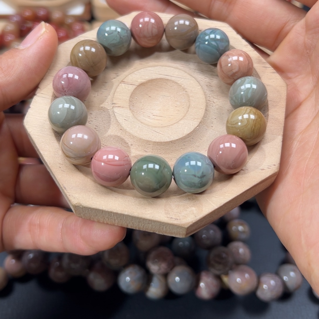 抱****石英质玉未镶嵌手链102