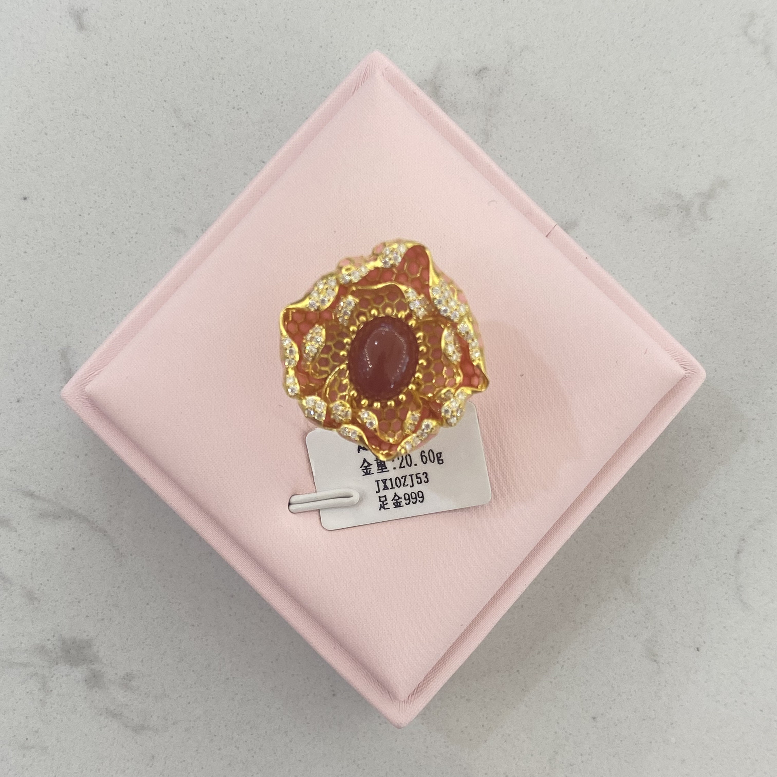 【聚鑫黄金】足金999 精美高工镶嵌茶花戒指，独特设计，气质非凡‌。