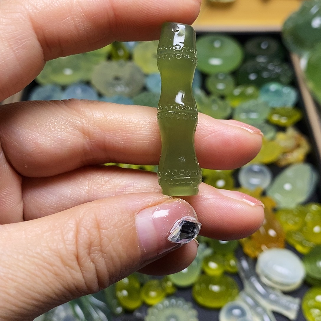 别***聒蛇纹石玉未镶嵌颈饰