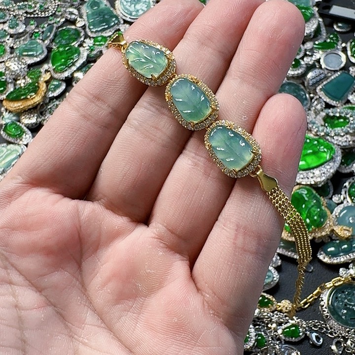 翡翠颈饰未镶嵌天然A货翡翠放漏