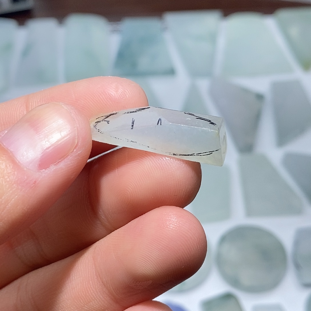 翡翠未镶嵌颈饰6444