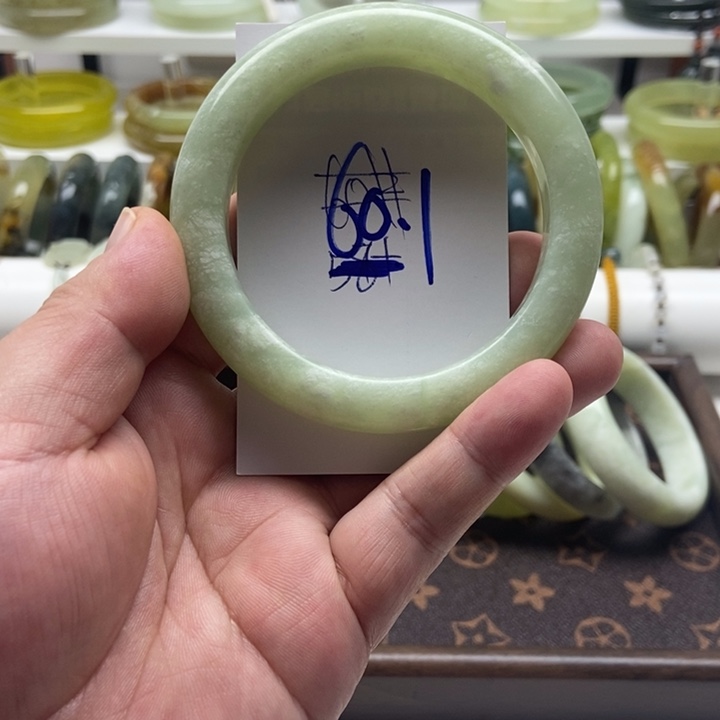 未镶嵌蛇纹石玉手镯