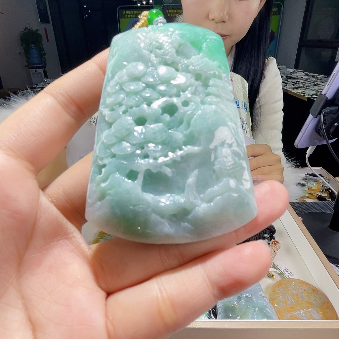 颈饰未镶嵌翡翠一