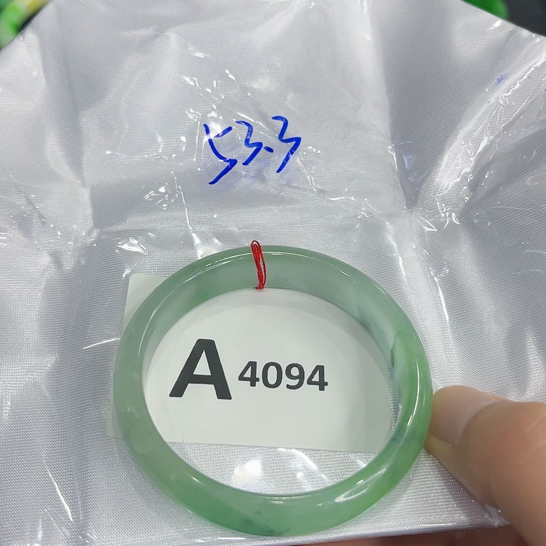 翡翠手镯未镶嵌手镯