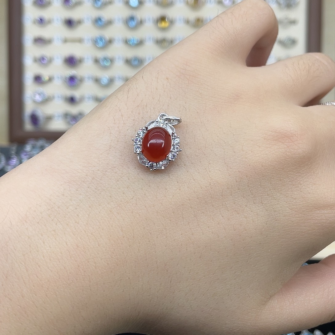 红***头银S925镶嵌石榴石颈饰