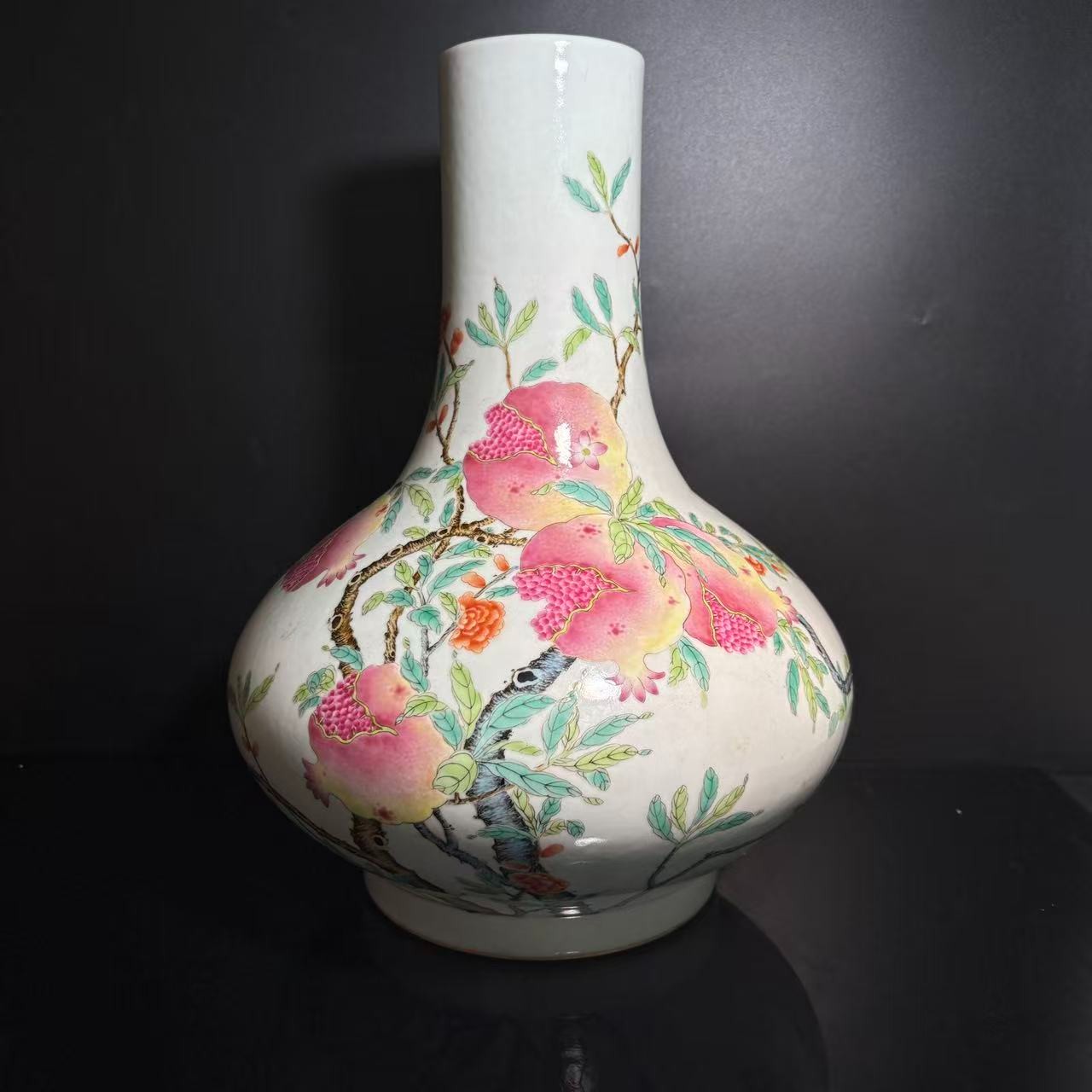 Lot46-粉彩天球瓶-清同治年制款H:34cm-BJ12090100001123