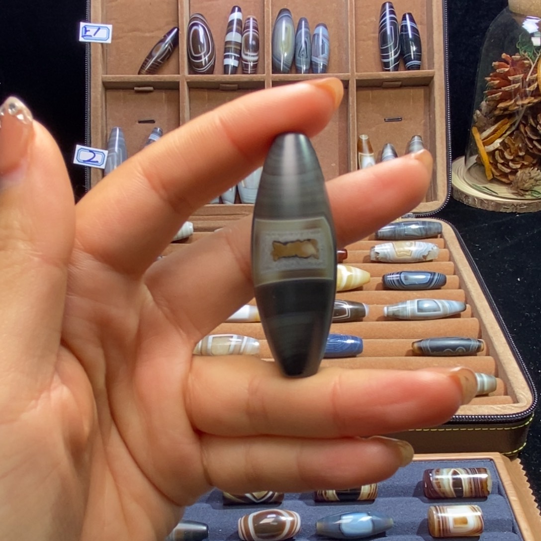 孙***喜玛瑙/玉髓未镶嵌颈饰