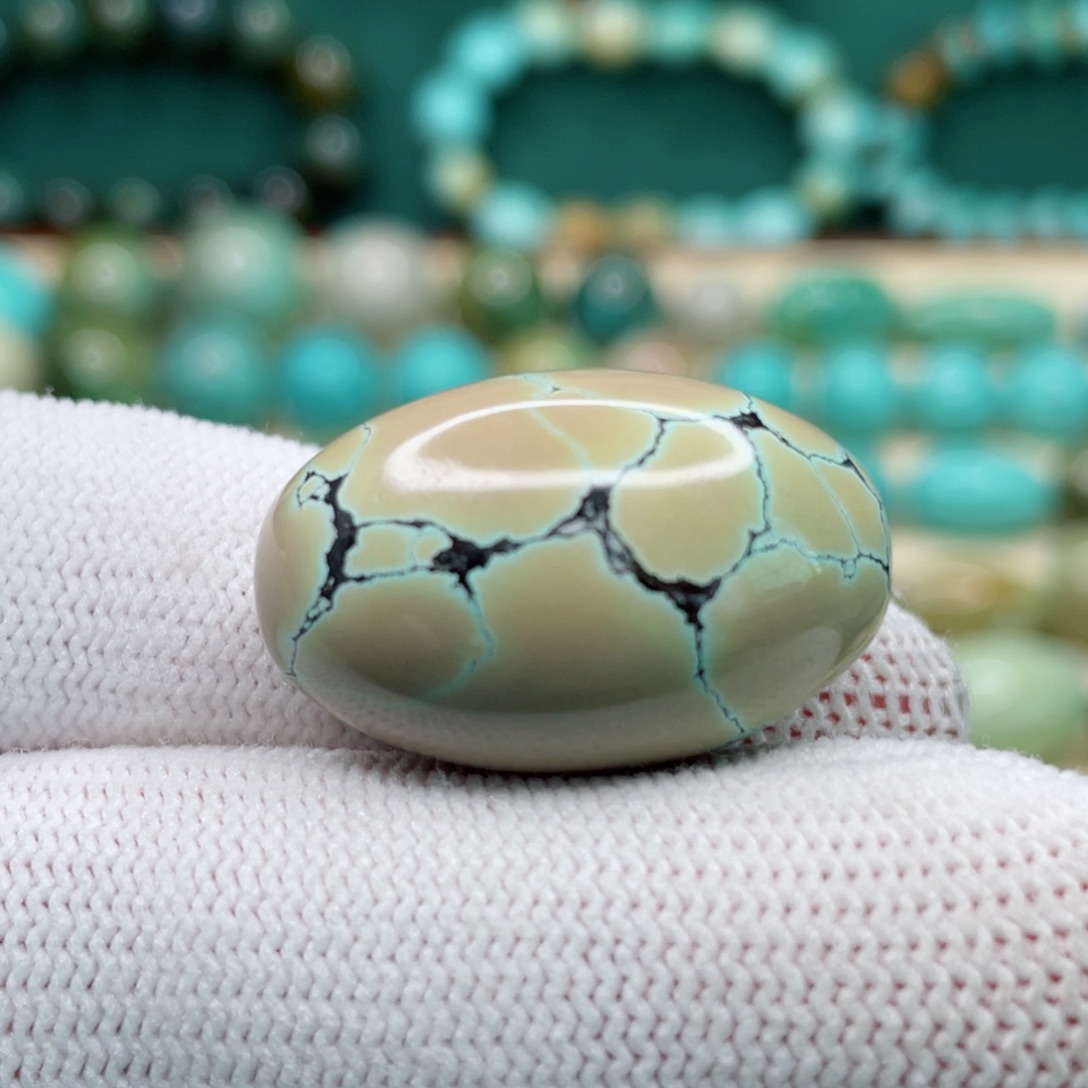 绿松石未镶嵌颈饰