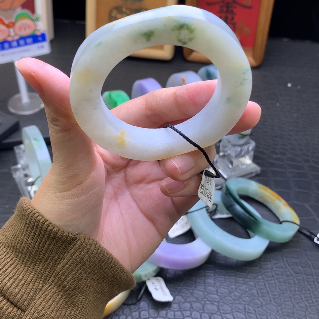 定制翡翠未镶嵌翡翠手镯