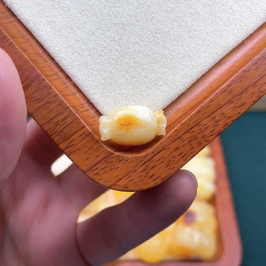 琥珀裸石未镶嵌蜜蜡