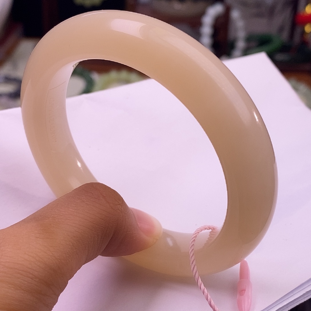 颈饰未镶嵌和田玉毕业级老坑料浓红粉宽版手镯57