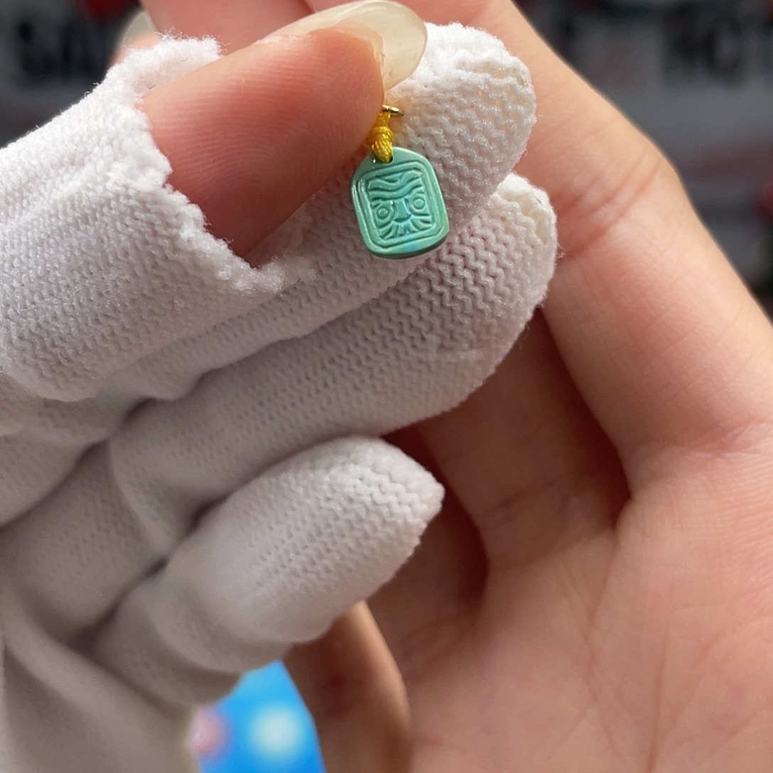 绿松石未镶嵌挂件
