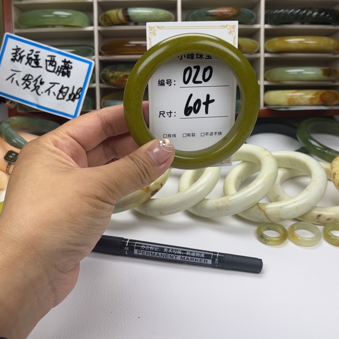 蛇纹石玉手镯未镶嵌