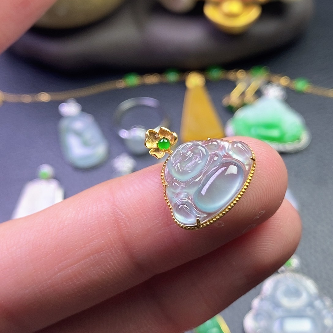 颈饰18K金镶嵌翡翠