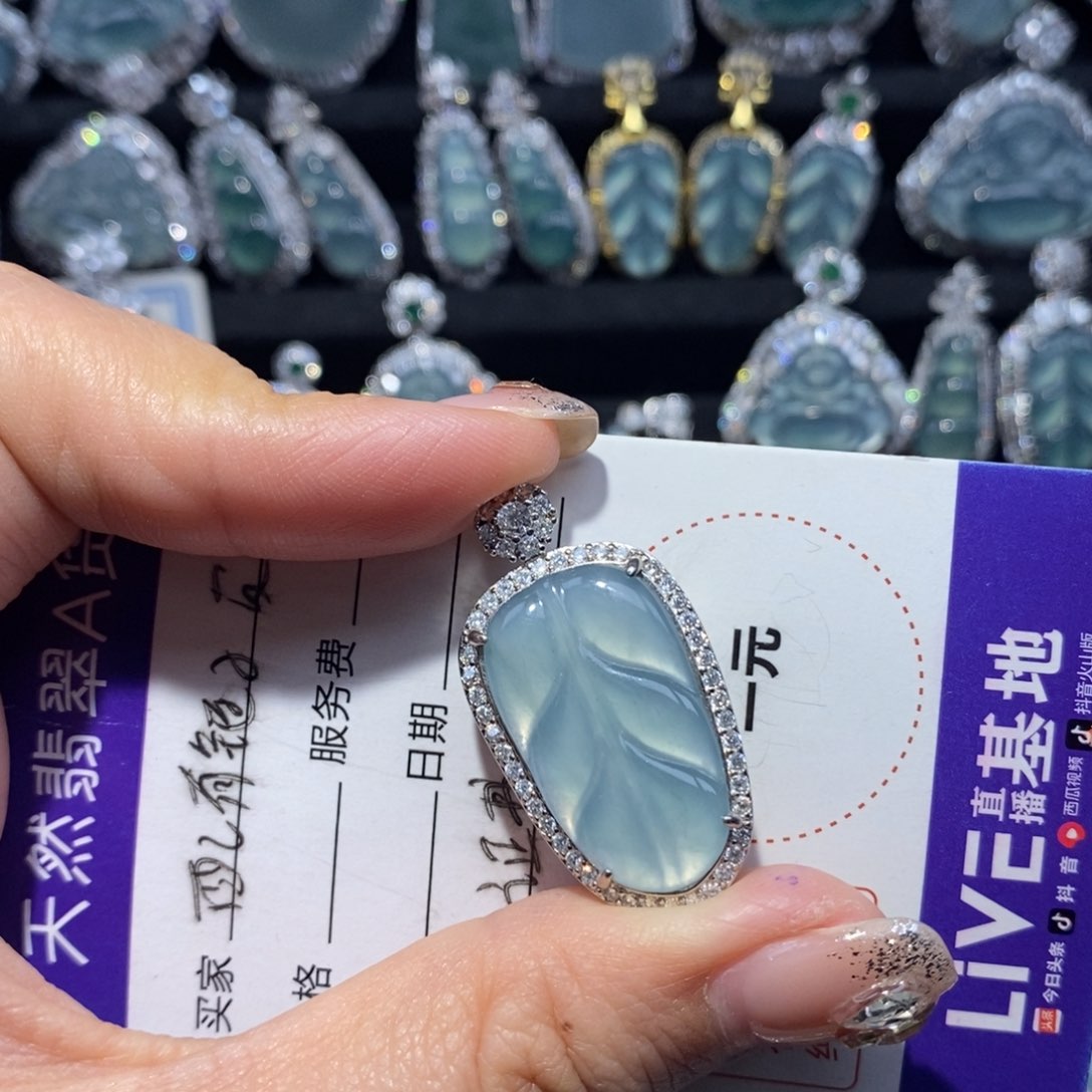 翡翠颈饰未镶嵌翡翠