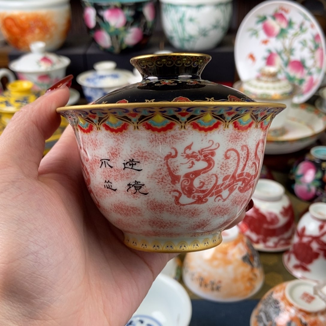 陶瓷艺术品拍市场信息显示，