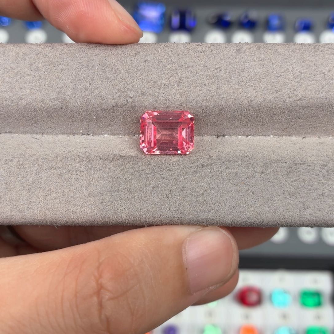 辛***拉合成（培育）蓝宝石裸石未镶嵌5ct