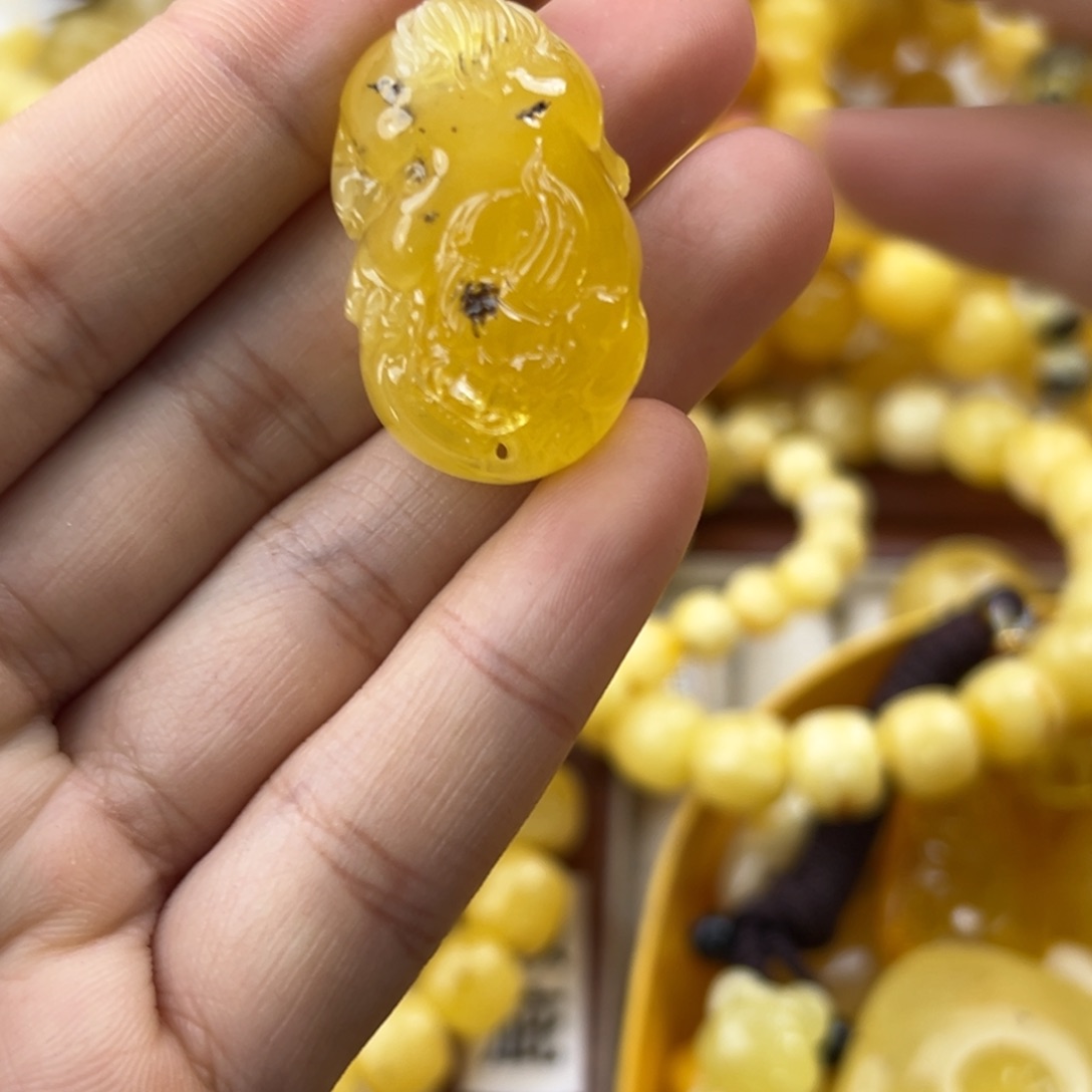 琥珀珠宝奇石未镶嵌